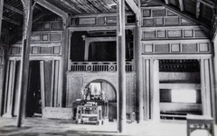 Dùng gỗ ghép bịt cửa di tích nhà hát cung đình độc đáo nhất Việt Nam, tại sao?