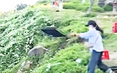 Người phụ nữ khai lý do ném ghế xuống vực ở bán đảo Sơn Trà