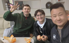 Khách Tây vào nhầm đám tang vì tưởng là... nhà hàng