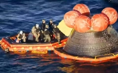 Video Artemis II trở về an toàn sau hành trình lịch sử quanh Mặt trăng