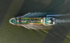 Giá dầu tăng hơn 8%, chứng khoán lao dốc sau động thái phong tỏa Iran của Mỹ