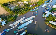 Hàng chục sà lan mắc cạn trên kênh Rạch Giá - Hà Tiên