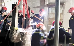 Nam thanh niên rơi xuống giếng sâu tử vong, công an phải đu dây để vớt thi thể