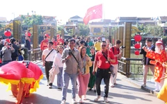 Vé máy bay từ Hà Nội, TP.HCM đi miền Trung dịp lễ 30-4 tăng vọt, khách sạn Đà Nẵng đa phần kín phòng