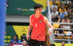 Bóng chuyền nam Hà Nội bất ngờ đánh bại LPBank Ninh Bình 3-1