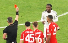 Thẻ đỏ của Camavinga gây tranh cãi nảy lửa ở Champions League