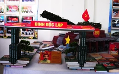 Bộ đội tạo hình dinh Độc Lập, xe tăng 390, khí tài chiến đấu từ sách