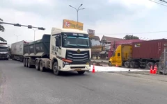 Quốc lộ 51 qua Đồng Nai ùn tắc nhiều cây số do rào chắn sửa đường