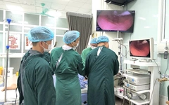 Bị teo thực quản sau điều trị nấm, người phụ nữ chỉ ăn được cháo loãng suốt 10 năm