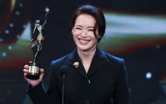 Thư Kỳ thắng giải Kim Tượng 'Đạo diễn mới xuất sắc'