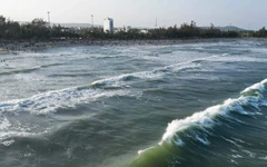 Thả phao ở bãi biển Mỹ Khê, khoanh vùng tắm an toàn