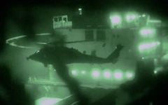 Video lính Mỹ đu dây từ trực thăng, đổ bộ tàu Iran trong đêm