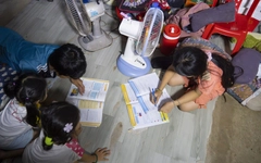 7 đứa trẻ mơ vươn lên trong căn chòi 10m²