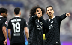 Đội bóng 'trả lại' cúp vô địch vì lỗi thay người ngớ ngẩn của... đội khác