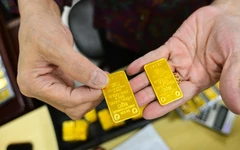 Giá vàng thế giới bất ngờ giảm về sát 4.700 USD/ounce