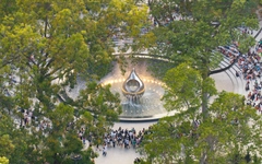 Ảnh chụp giọt nước ở công viên tưởng niệm các nạn nhân COVID-19 đoạt giải nhất