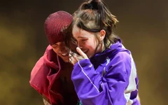 Billie Eilish đăng ảnh thời 'fan cuồng' Justin Bieber, tiết lộ lá thư 110 từ gây chú ý