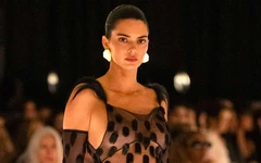 Học lỏm 8 cách phối đồ xuyên thấu không phản cảm