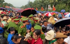 Biển người lên Đền Hùng dâng hương ngày giỗ Tổ