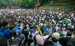Biển người về Đền Hùng ngày giỗ Tổ Hùng Vương