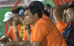 Thua đội bét bảng, Phan Văn Tài Em lo Long An rớt hạng