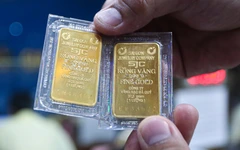 Đà giảm ngày càng mạnh, giá vàng thế giới rơi khỏi ngưỡng 4.600 USD/ounce