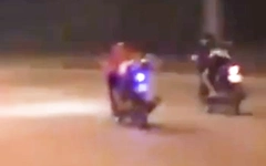 Công an Phú Quốc làm việc với 2 người nằm dài trên yên đua xe xem 'ai về nhà trước'