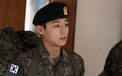 'Điện hạ' Park Ji Hoon nhập ngũ, thành đầu bếp tài năng trong phim mới