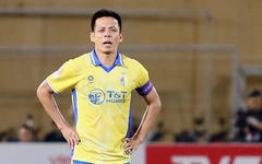 Vì sao Văn Quyết bị 'treo giò' sau trận thắng Ninh Bình?