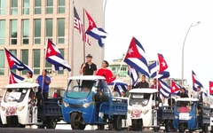 Người dân Cuba chạy xe điện, xe đạp tuần hành phản đối lệnh cấm vận của Mỹ