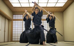 Vì sao người Nhật Bản cầm kiếm bằng cả 2 tay?