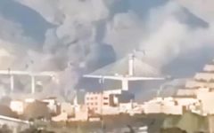 Ông Trump đăng video cây cầu lớn nhất Iran bị phá hủy, cảnh báo Iran đạt thỏa thuận 'trước khi quá muộn'