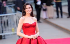 Anne Hathaway biến tour quảng bá The Devil Wears Prada 2 thành sàn diễn thời trang