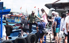 Du lịch Nha Trang ngày đầu nghỉ lễ 30-4 và 1-5 chưa quá đông, tour biển đảo vẫn hút khách