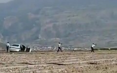 Khoảnh khắc cảnh sát Iran nổ súng vào trực thăng của Mỹ tìm kiếm phi công F-15E