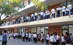 Thí sinh dự thi đánh giá năng lực ĐHQG TP.HCM đông kỷ lục, phụ huynh được tư vấn ngay điểm thi