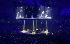 Sự cố nghiêm trọng tại show của Super Junior: Lan can gãy, nhiều fan ngã nhào