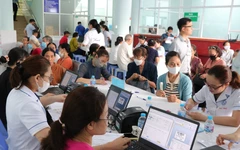 Đông nghịt người dân đến khám sức khỏe miễn phí tại các phường, xã ở TP.HCM