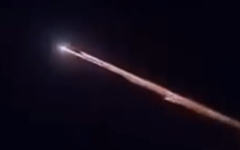 Vật thể phát sáng bí ẩn trên trời Indonesia gây xôn xao