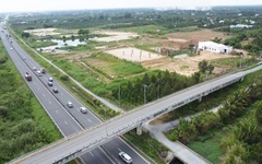 Cao tốc về miền Tây hoạt động gần 4 năm nhưng chưa có trạm dừng nghỉ, vì sao?