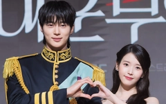 IU, Byeon Woo Seok viết lại chuyện tình dang dở sau 10 năm với Perfect Crown
