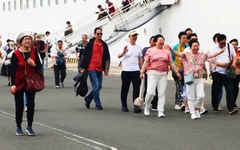 Gỡ điểm nghẽn thủ tục, tăng tốc hút khách tàu biển đến Khánh Hòa