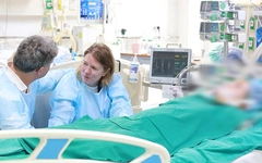 Khoảnh khắc tiễn biệt cô gái Anh qua đời ở Việt Nam, gia đình hiến tạng cứu 3 người khác