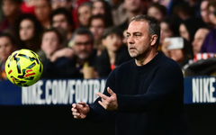 HLV Flick tố VAR thiên vị Atletico Madrid