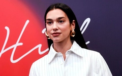 Dua Lipa kiện Samsung vì sử dụng hình ảnh trái phép