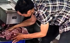 Chiêu trò làm giả hàng chục tấn thịt bò từ thịt heo nái, bán ra chợ tại TP.HCM