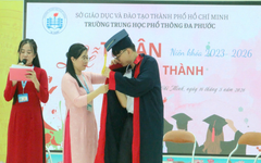 Câu chuyện cảm động của nam sinh lớp 12 Trường THPT Đa Phước tại lễ tri ân và trưởng thành