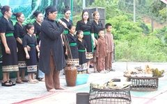 Người Ơ Đu ăn Tết đón tiếng sấm