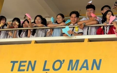 Teen Trường THPT Ten Lơ Man cùng viết ước mơ thả vào máy bay giấy