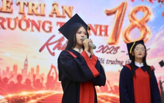 Học trò Trường THPT Vĩnh Lộc nghẹn ngào cảm ơn cha mẹ, thầy cô trong lễ tri ân
